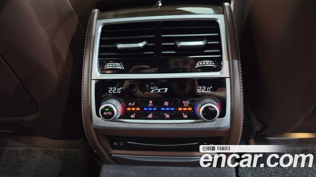 BMW 7 Series (G11) 740Li xDrive Design Pure Excellence 2021 — фото 17