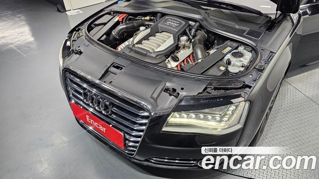 Audi A8 4.2 FSI Quattro LWB D4 2012 — фото 6