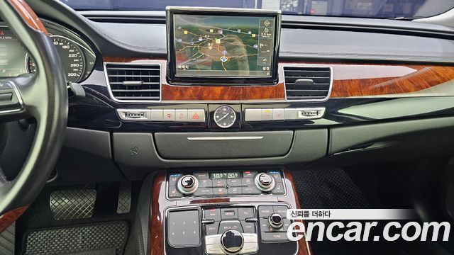 Audi A8 4.2 FSI Quattro LWB D4 2012 — фото 13