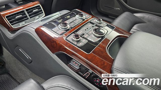 Audi A8 4.2 FSI Quattro LWB D4 2012 — фото 18