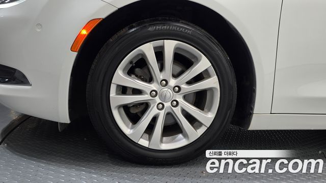 Chrysler 200 (II) 2.4 Limited 2015 — фото 5