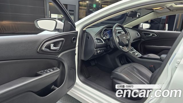 Chrysler 200 (II) 2.4 Limited 2015 — фото 10