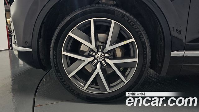 Volkswagen Touareg (III) 3.0 TDI Prestige 2020 — фото 5