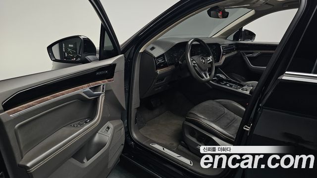Volkswagen Touareg (III) 3.0 TDI Prestige 2020 — фото 10