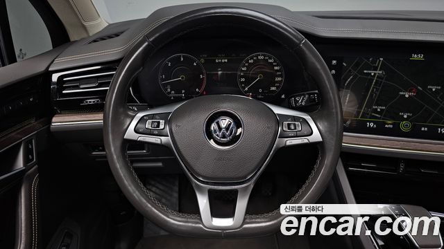Volkswagen Touareg (III) 3.0 TDI Prestige 2020 — фото 13