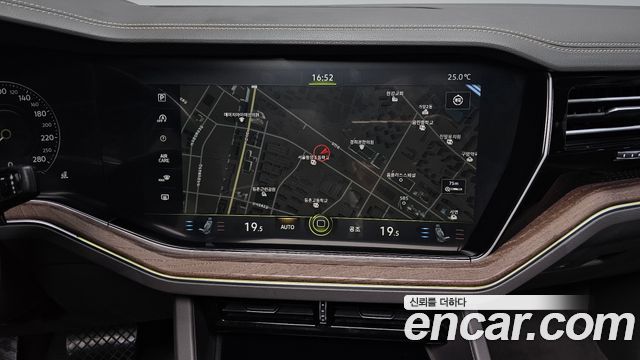 Volkswagen Touareg (III) 3.0 TDI Prestige 2020 — фото 14
