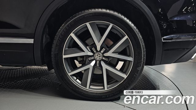 Volkswagen Touareg (III) 3.0 TDI Prestige 2020 — фото 21