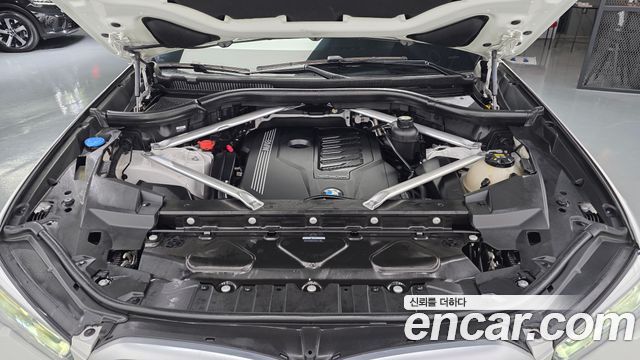 BMW X6 (G06) xDrive40i M Sport 2022 — фото 6