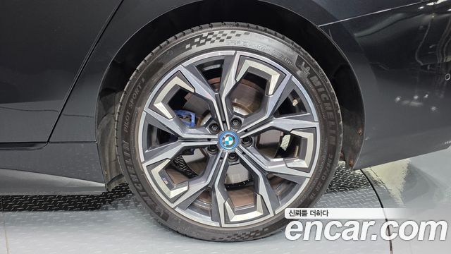 BMW i4 eDrive40 M Sports Pro 2023 — фото 21