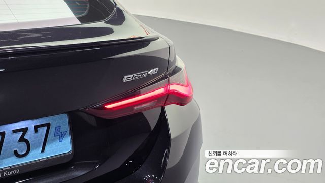 BMW i4 eDrive40 M Sports Pro 2023 — фото 23