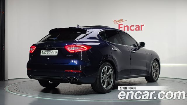 Maserati Levante 3.0 Diesel AWD Sport 2017 — фото 2
