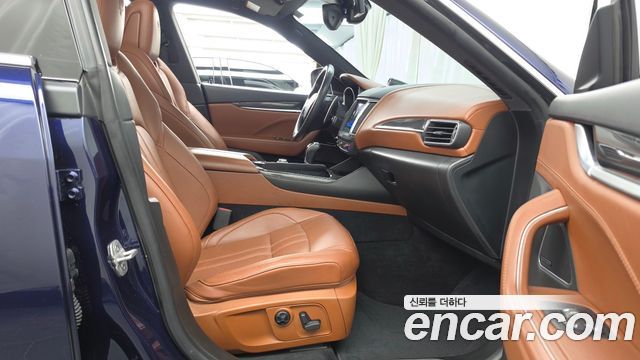 Maserati Levante 3.0 Diesel AWD Sport 2017 — фото 11