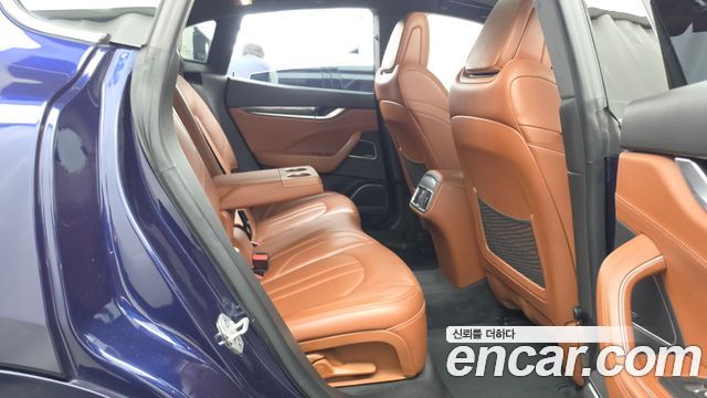 Maserati Levante 3.0 Diesel AWD Sport 2017 — фото 12