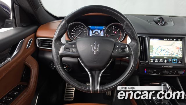 Maserati Levante 3.0 Diesel AWD Sport 2017 — фото 13