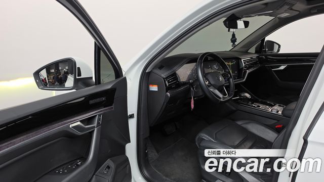 Volkswagen Touareg (III) 3.0 TDI Premium 2021 — фото 10