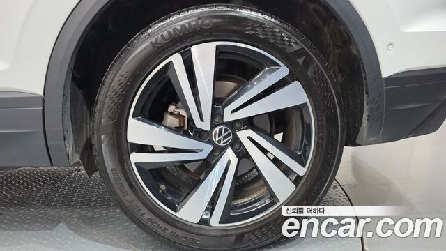 Volkswagen Touareg (III) 3.0 TDI Premium 2021 — фото 21