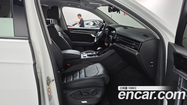 Volkswagen Touareg (III) 3.0 TDI Premium 2021 — фото 26