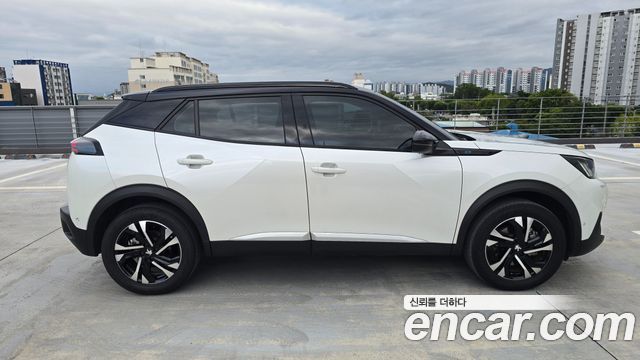 Peugeot e-2008 (II) EV GT 2023 — фото 4