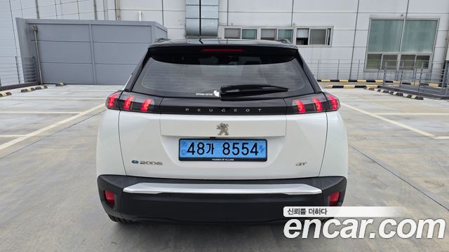 Peugeot e-2008 (II) EV GT 2023 — фото 6