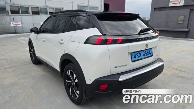 Peugeot e-2008 (II) EV GT 2023 — фото 7