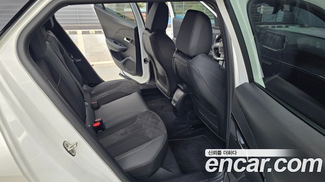 Peugeot e-2008 (II) EV GT 2023 — фото 17