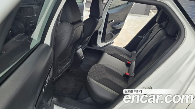 Peugeot e-2008 (II) EV GT 2023 — фото 18
