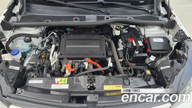 Peugeot e-2008 (II) EV GT 2023 — фото 19