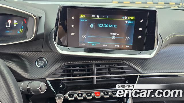 Peugeot e-2008 (II) EV GT 2023 — фото 20