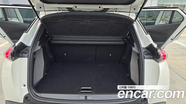 Peugeot e-2008 (II) EV GT 2023 — фото 22
