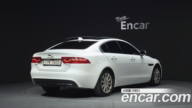 Jaguar XE 20t Prestige 2017 — фото 2