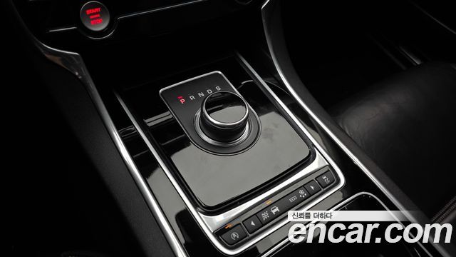 Jaguar XE 20t Prestige 2017 — фото 9