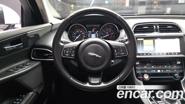 Jaguar XE 20t Prestige 2017 — фото 17