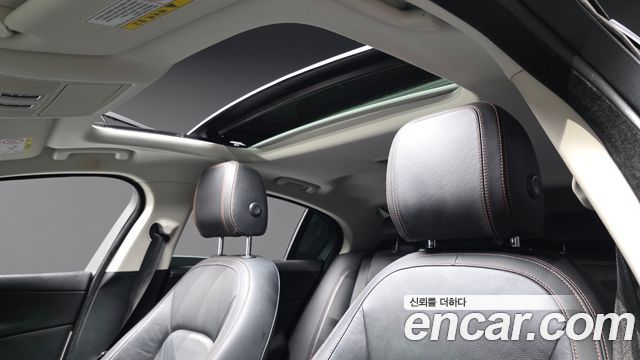 Jaguar XE 20t Prestige 2017 — фото 20