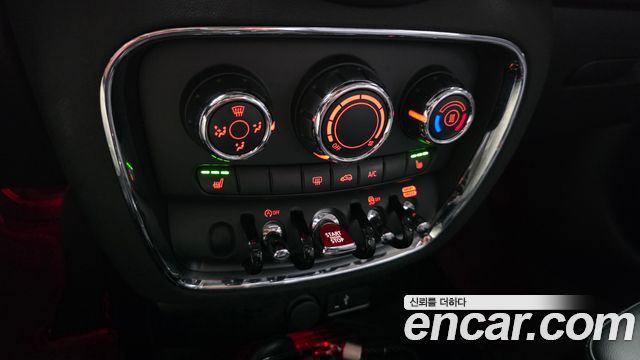 MINI Cooper Clubman Classic 2nd 2022 — фото 17