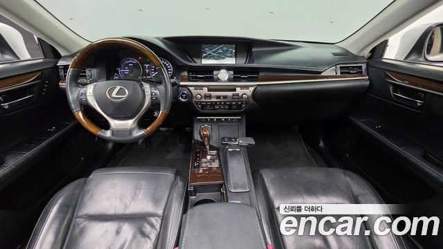 Lexus ES300h Supreme XV60 2015 — фото 7