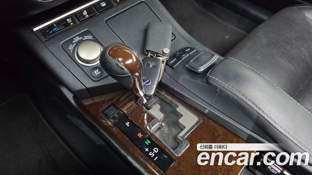 Lexus ES300h Supreme XV60 2015 — фото 9