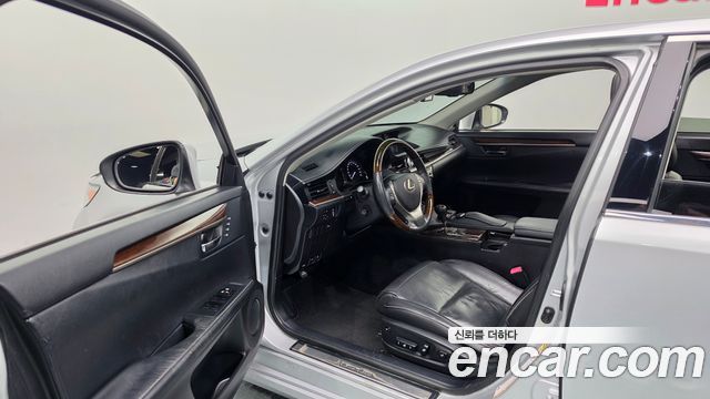 Lexus ES300h Supreme XV60 2015 — фото 10