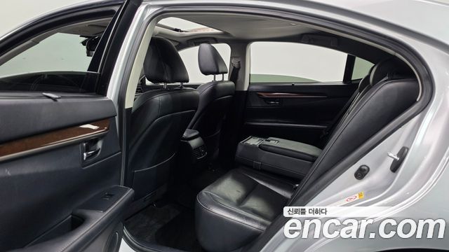 Lexus ES300h Supreme XV60 2015 — фото 11