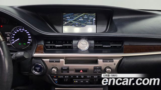 Lexus ES300h Supreme XV60 2015 — фото 12