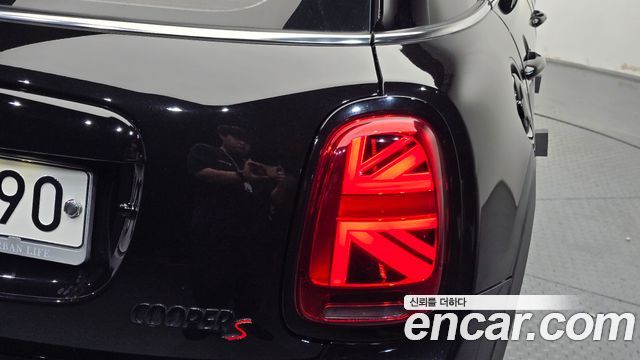 MINI Cooper S 5Door HIGH 3rd 2021 — фото 23