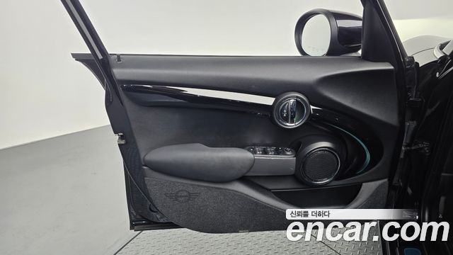 MINI Cooper S 5Door HIGH 3rd 2021 — фото 24
