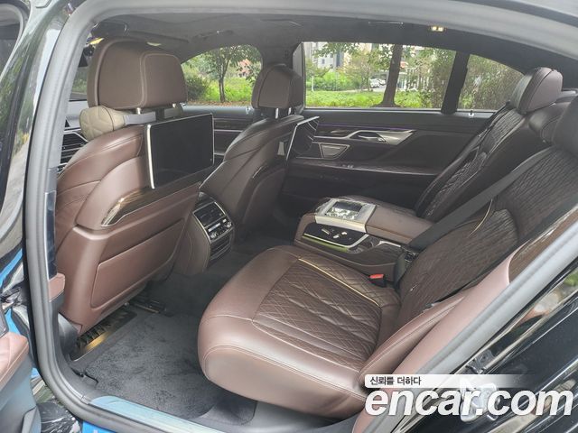 BMW 7 Series (G11) 730Ld xDrive Design Pure Excellence 2021 — фото 10