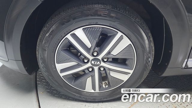 Kia Niro 1.6 HEV Noblesse 2020 — фото 5