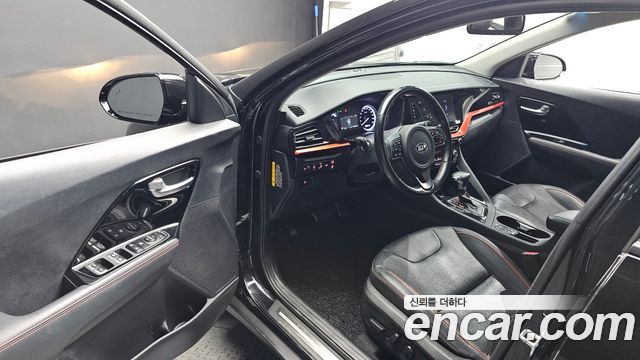 Kia Niro 1.6 HEV Noblesse 2020 — фото 10