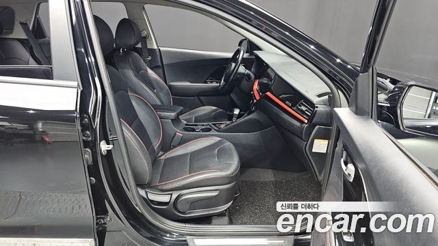 Kia Niro 1.6 HEV Noblesse 2020 — фото 26
