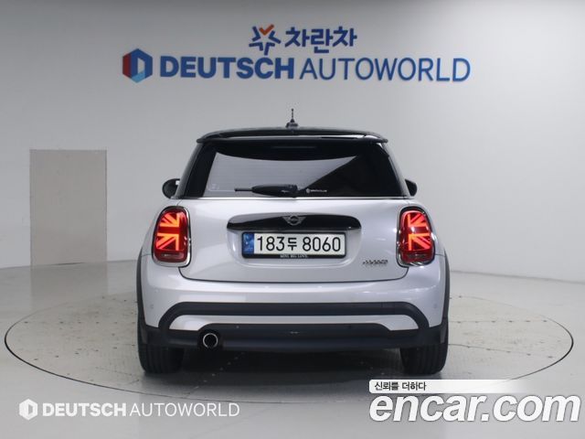MINI Cooper Classic Plus 3rd 2022 — фото 4