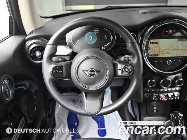 MINI Cooper Classic Plus 3rd 2022 — фото 17