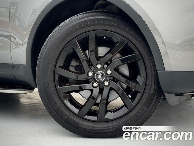 Land Rover Discovery 5 3.0 TD6 HSE 2017 — фото 5