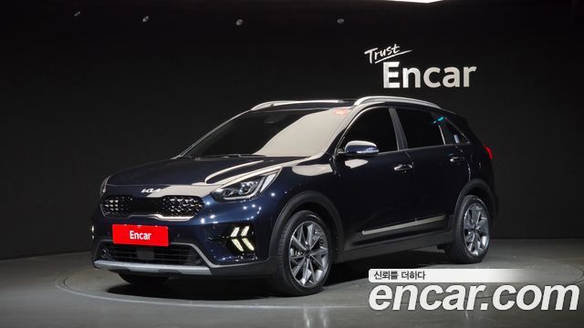 Kia Niro 1.6 HEV Signature 2022 — фото 1