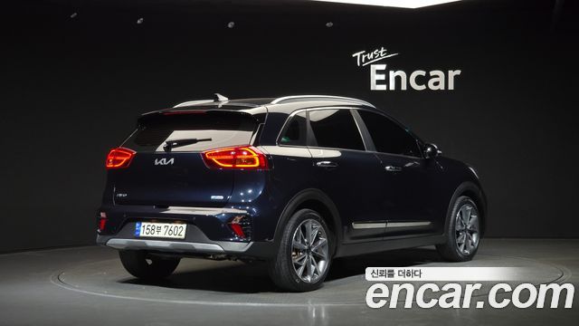 Kia Niro 1.6 HEV Signature 2022 — фото 2